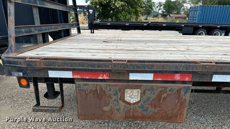 image for item OC9067 2004 Top Hat  equipment trailer