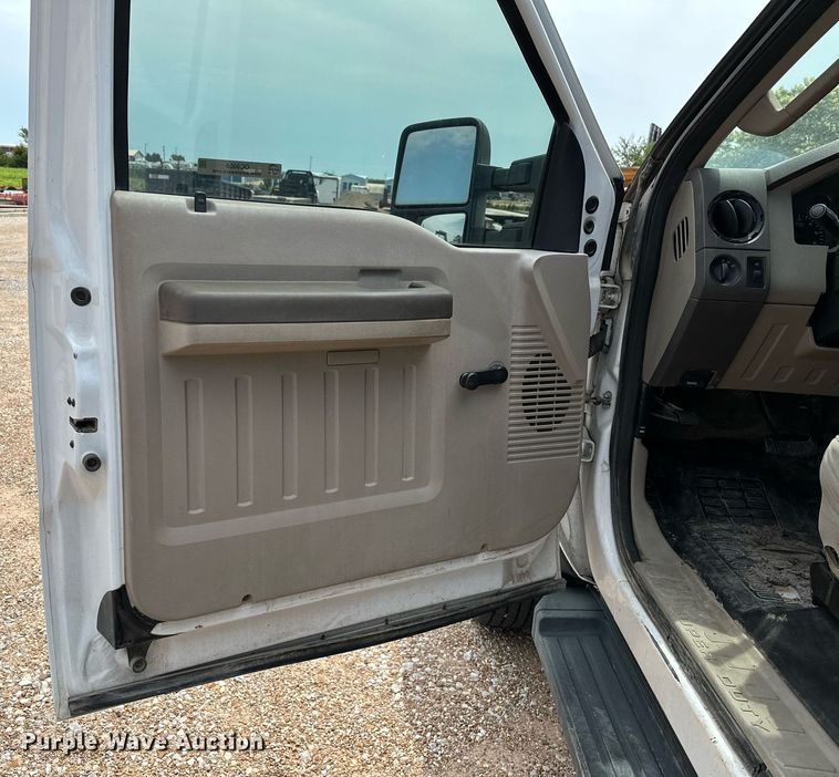 image for item OC9069 2008 Ford F450 Super Duty  SuperCab flatbed truck