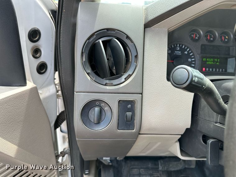 image for item OC9069 2008 Ford F450 Super Duty  SuperCab flatbed truck