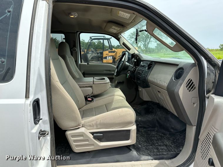 image for item OC9069 2008 Ford F450 Super Duty  SuperCab flatbed truck