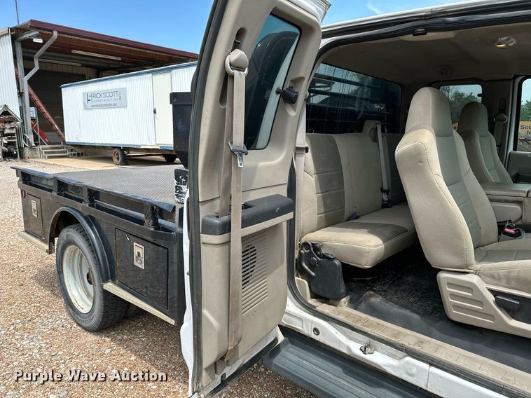 image for item OC9069 2008 Ford F450 Super Duty  SuperCab flatbed truck