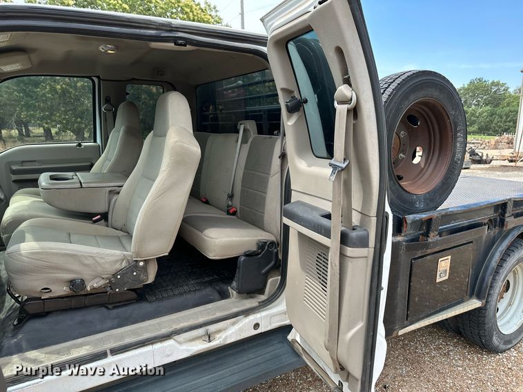 image for item OC9069 2008 Ford F450 Super Duty  SuperCab flatbed truck