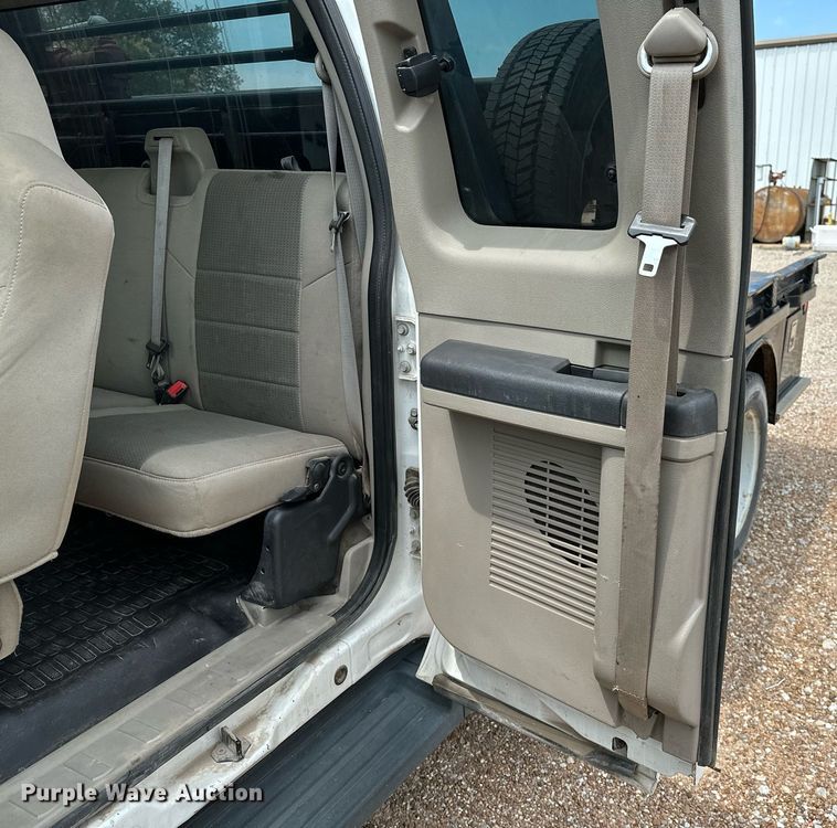 image for item OC9069 2008 Ford F450 Super Duty  SuperCab flatbed truck