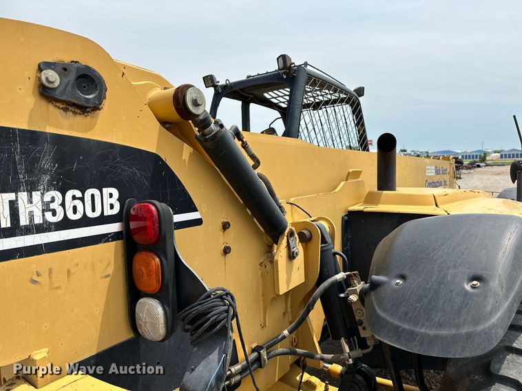 image for item OC9070 2004 Caterpillar TH360B  telehandler