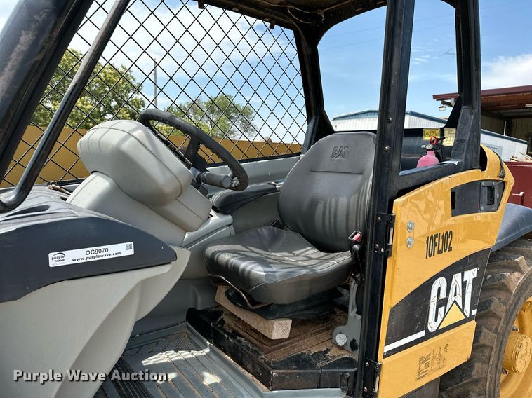 image for item OC9070 2004 Caterpillar TH360B  telehandler