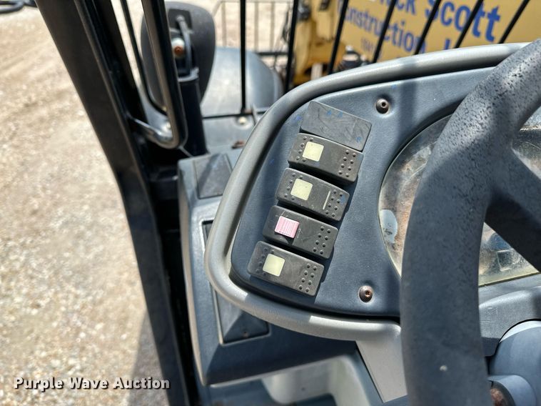 image for item OC9070 2004 Caterpillar TH360B  telehandler