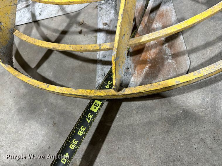 image for item OC9072 (4) power trowels