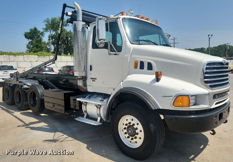 image for item OK9556 2005 Sterling L9500  roll-off container truck