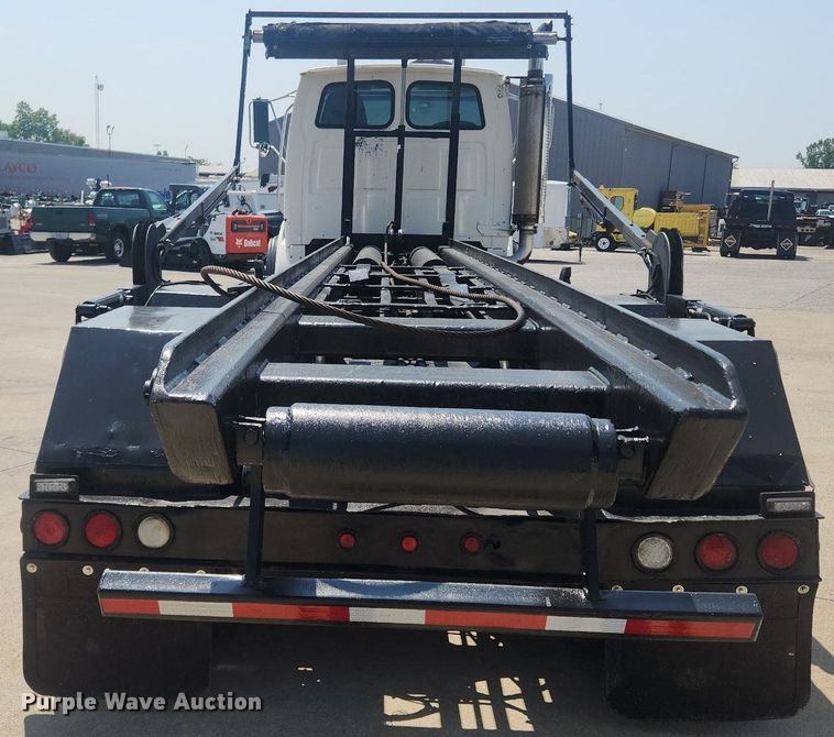 image for item OK9556 2005 Sterling L9500  roll-off container truck