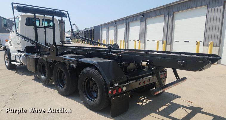image for item OK9556 2005 Sterling L9500  roll-off container truck