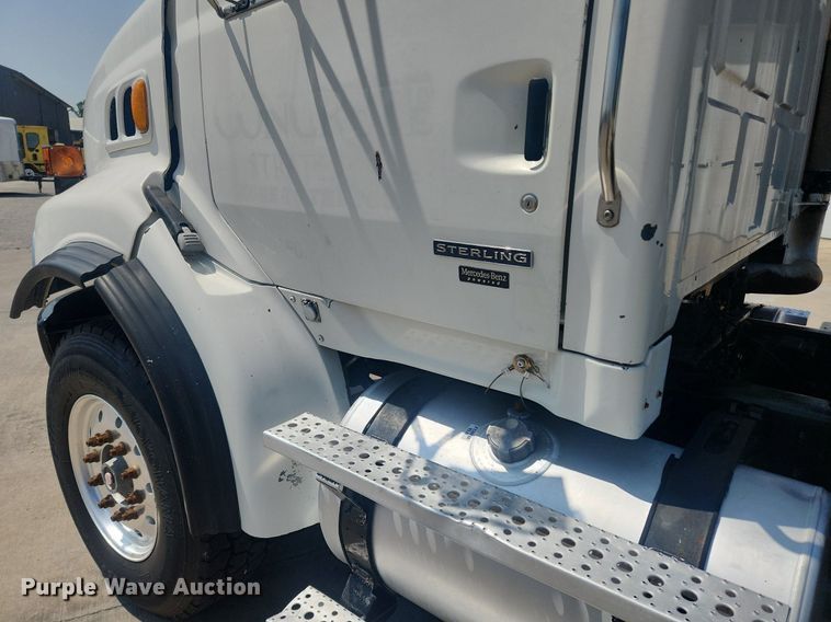 image for item OK9556 2005 Sterling L9500  roll-off container truck