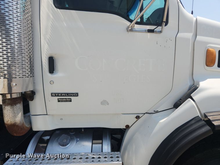 image for item OK9556 2005 Sterling L9500  roll-off container truck