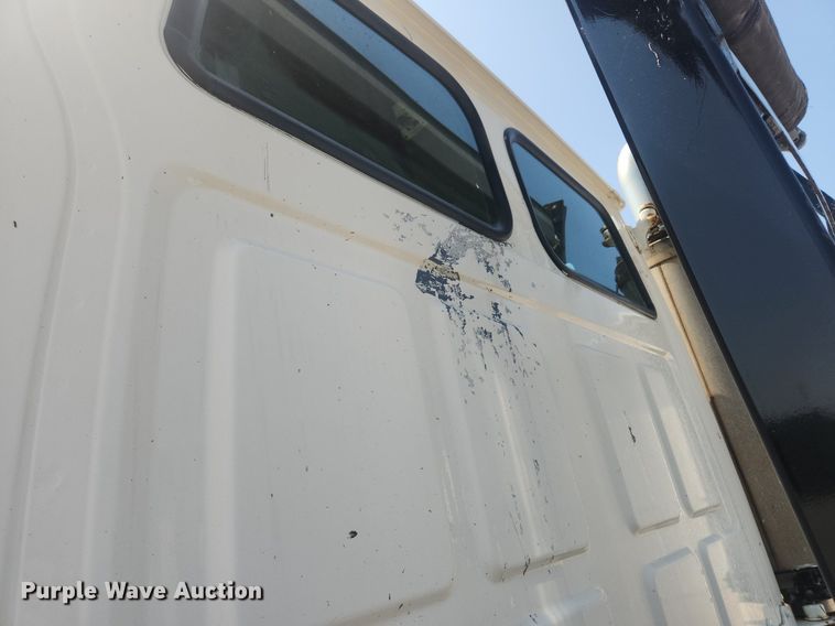 image for item OK9556 2005 Sterling L9500  roll-off container truck