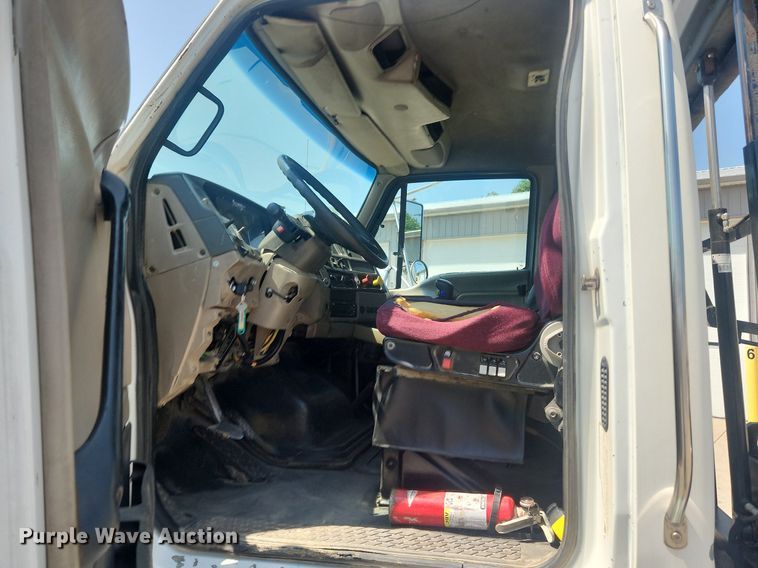 image for item OK9556 2005 Sterling L9500  roll-off container truck