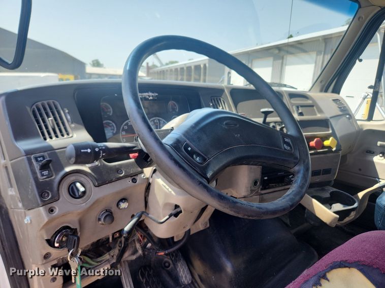 image for item OK9556 2005 Sterling L9500  roll-off container truck