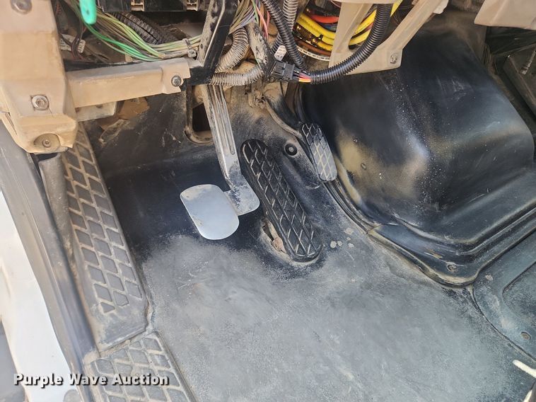 image for item OK9556 2005 Sterling L9500  roll-off container truck