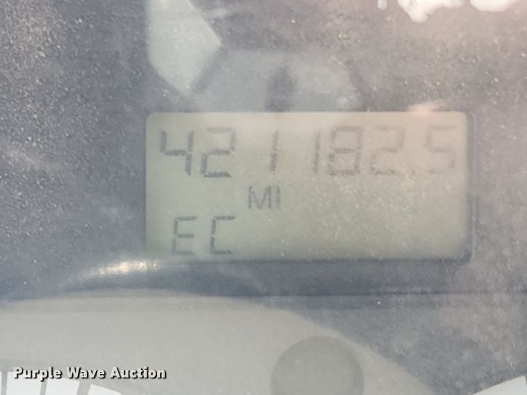 image for item OK9556 2005 Sterling L9500  roll-off container truck