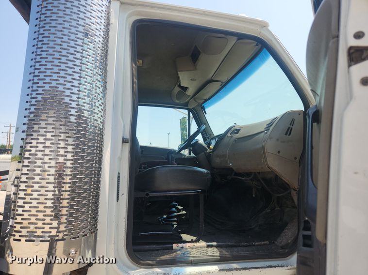 image for item OK9556 2005 Sterling L9500  roll-off container truck