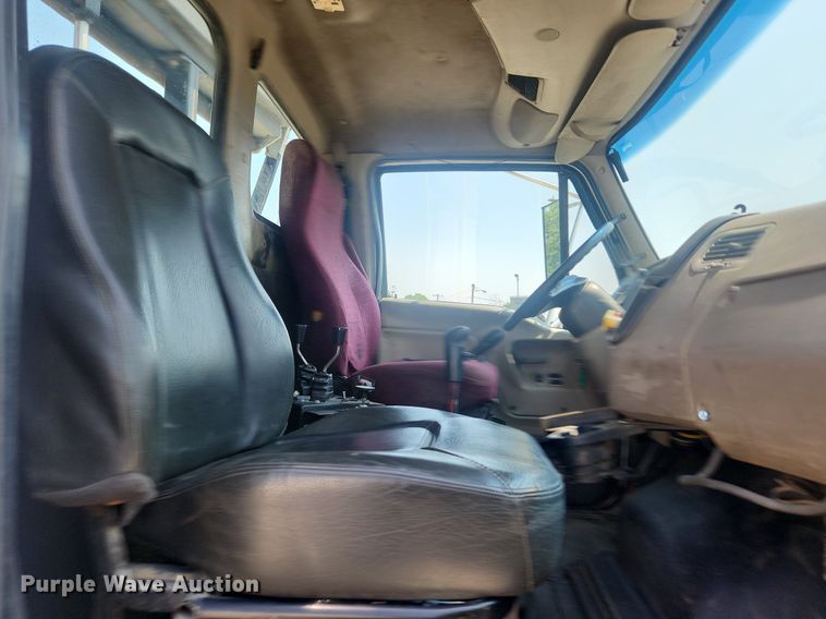 image for item OK9556 2005 Sterling L9500  roll-off container truck