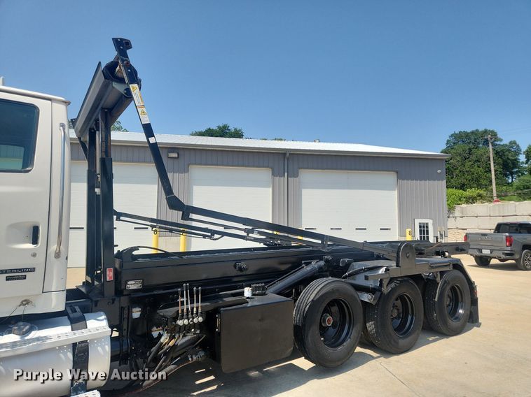 image for item OK9556 2005 Sterling L9500  roll-off container truck