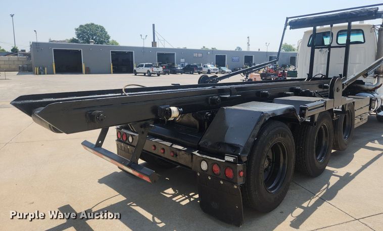 image for item OK9556 2005 Sterling L9500  roll-off container truck