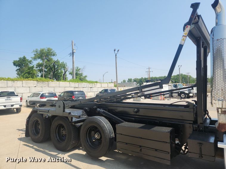 image for item OK9556 2005 Sterling L9500  roll-off container truck