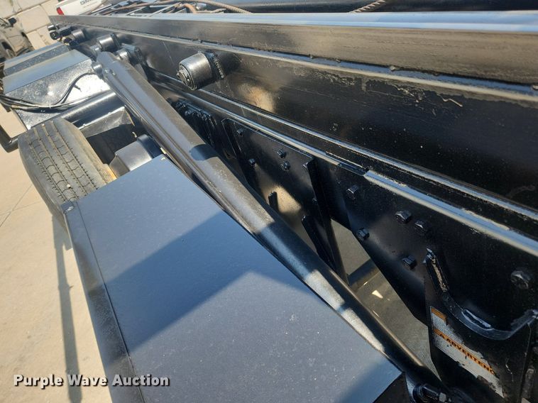 image for item OK9556 2005 Sterling L9500  roll-off container truck