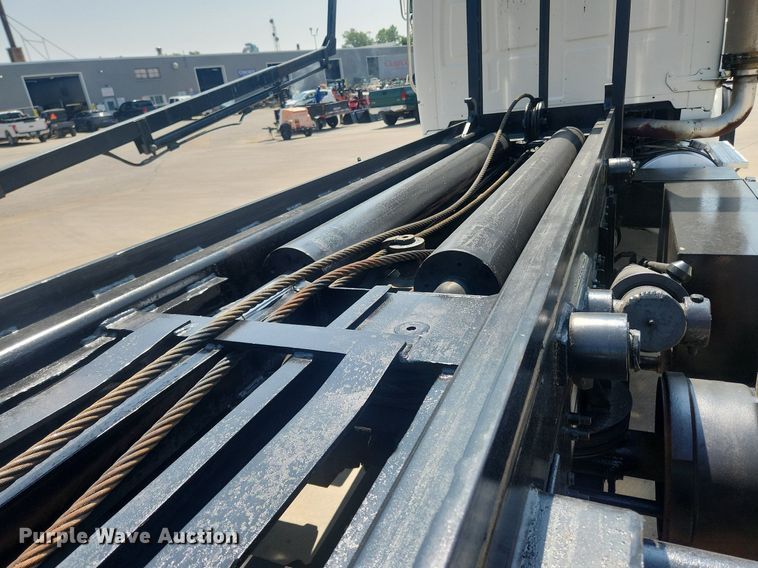 image for item OK9556 2005 Sterling L9500  roll-off container truck