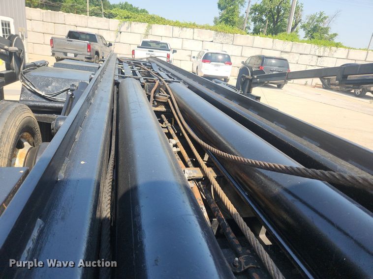 image for item OK9556 2005 Sterling L9500  roll-off container truck