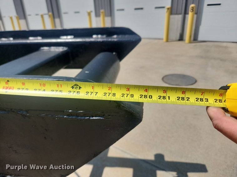 image for item OK9556 2005 Sterling L9500  roll-off container truck