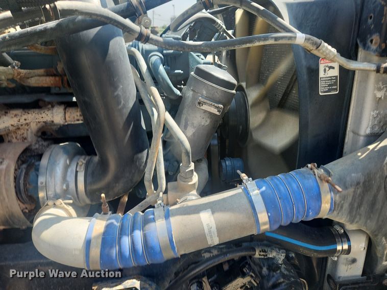 image for item OK9556 2005 Sterling L9500  roll-off container truck