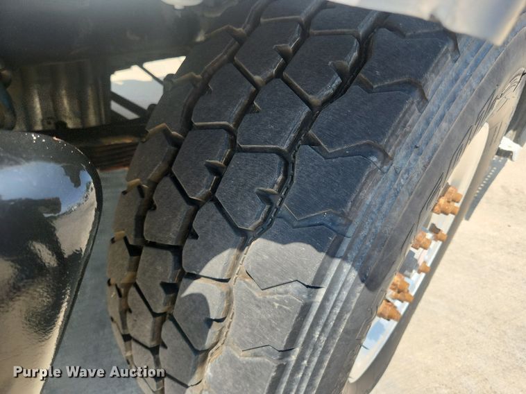 image for item OK9556 2005 Sterling L9500  roll-off container truck