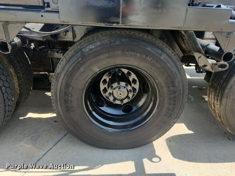 image for item OK9556 2005 Sterling L9500  roll-off container truck