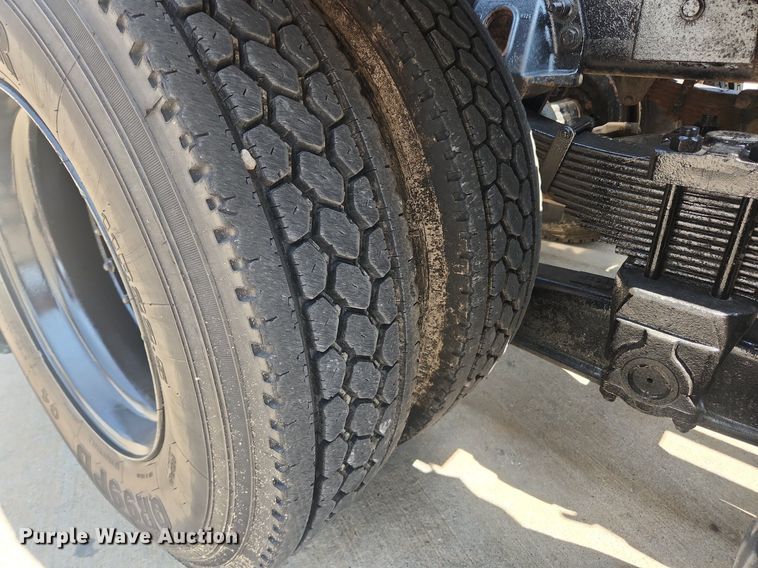 image for item OK9556 2005 Sterling L9500  roll-off container truck