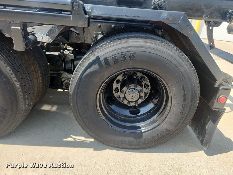 image for item OK9556 2005 Sterling L9500  roll-off container truck