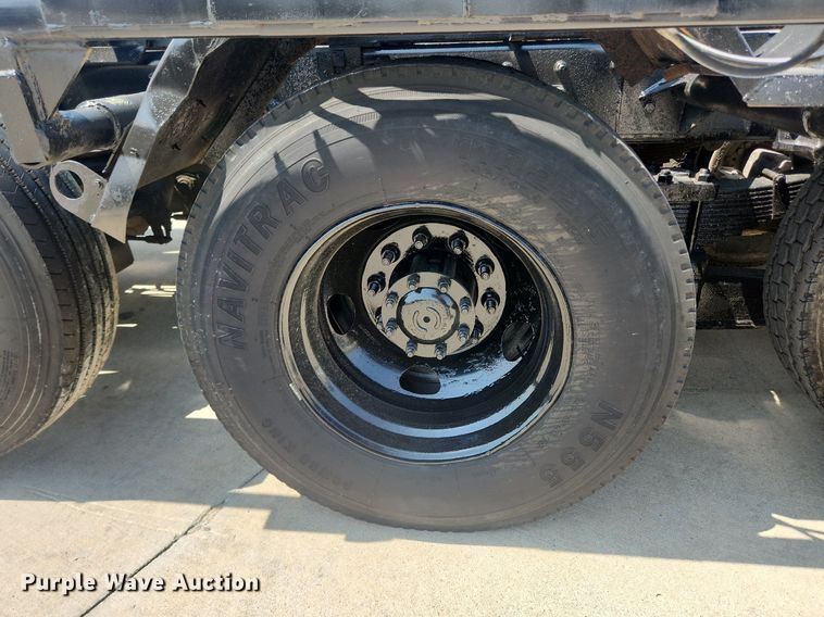 image for item OK9556 2005 Sterling L9500  roll-off container truck