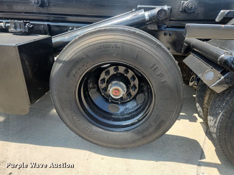 image for item OK9556 2005 Sterling L9500  roll-off container truck