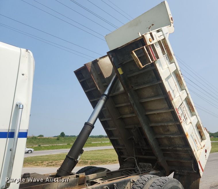 image for item OK9569 2006 International 7300  dump truck