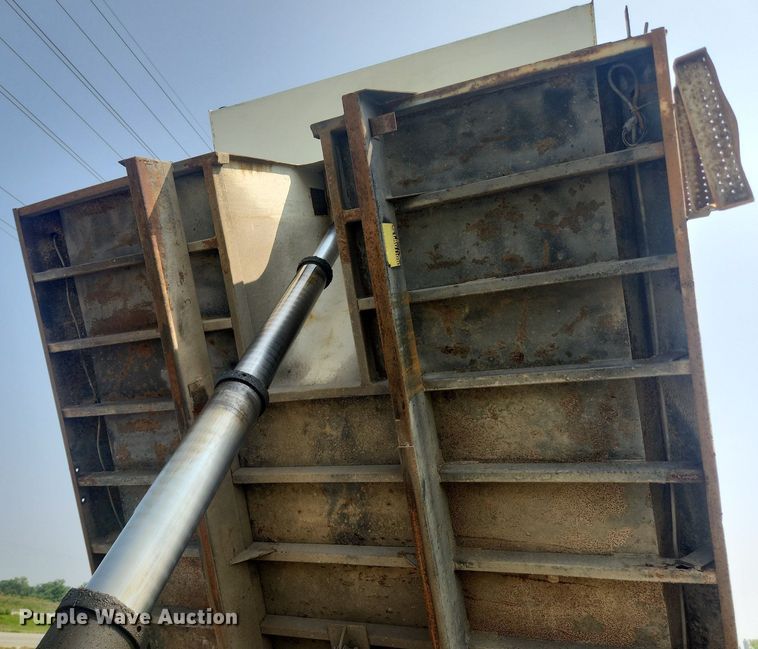 image for item OK9569 2006 International 7300  dump truck