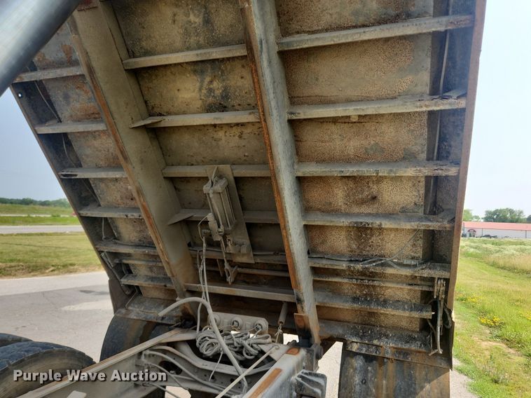 image for item OK9569 2006 International 7300  dump truck