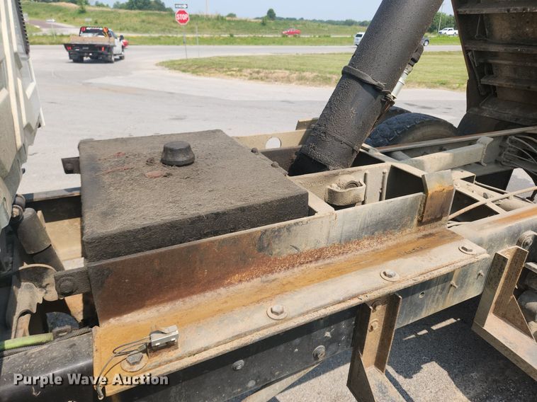 image for item OK9569 2006 International 7300  dump truck