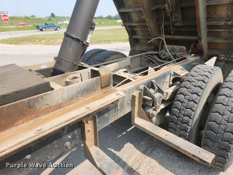 image for item OK9569 2006 International 7300  dump truck