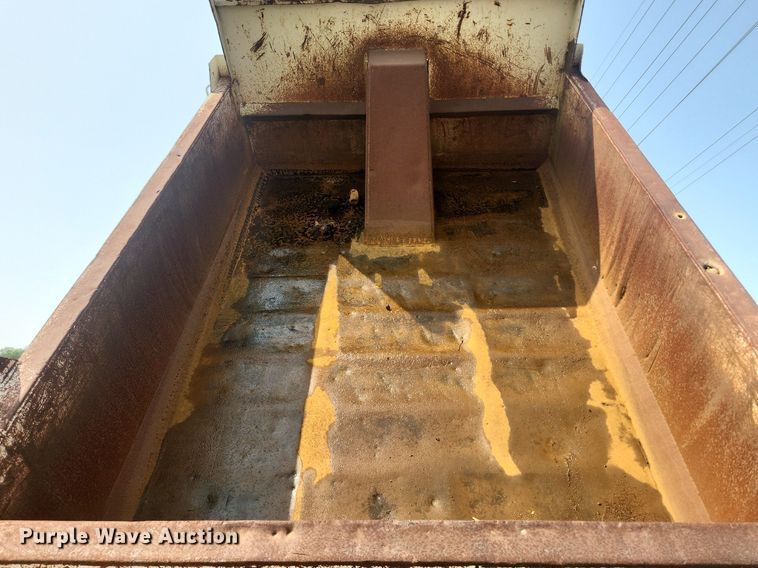 image for item OK9569 2006 International 7300  dump truck