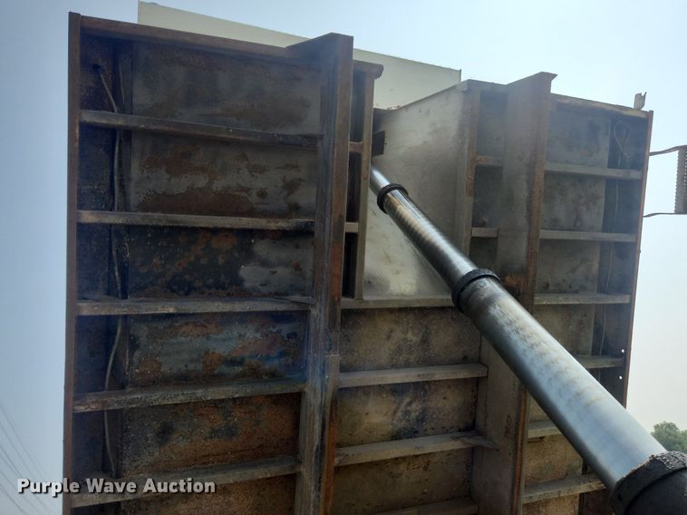 image for item OK9569 2006 International 7300  dump truck