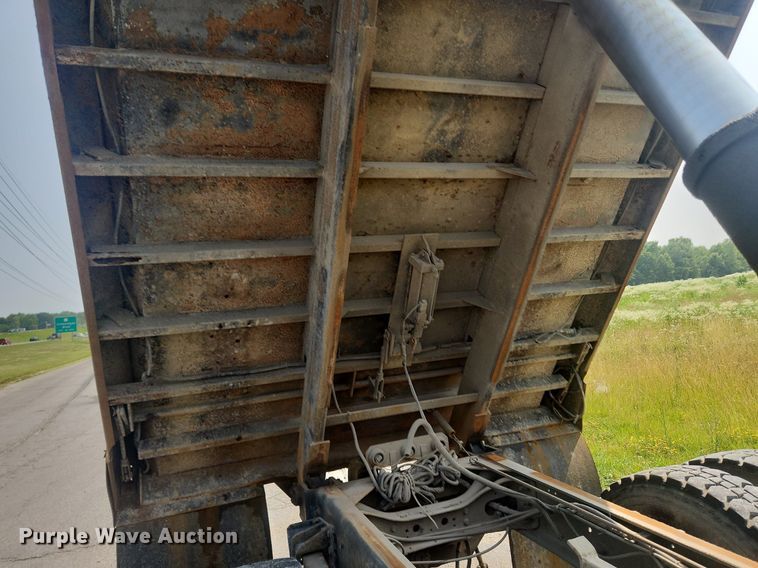 image for item OK9569 2006 International 7300  dump truck