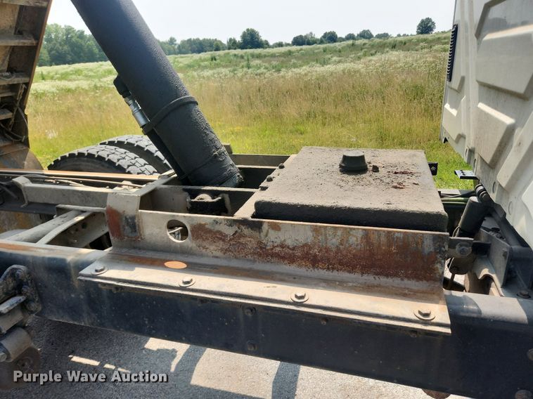 image for item OK9569 2006 International 7300  dump truck