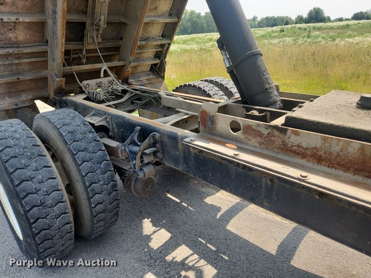 image for item OK9569 2006 International 7300  dump truck