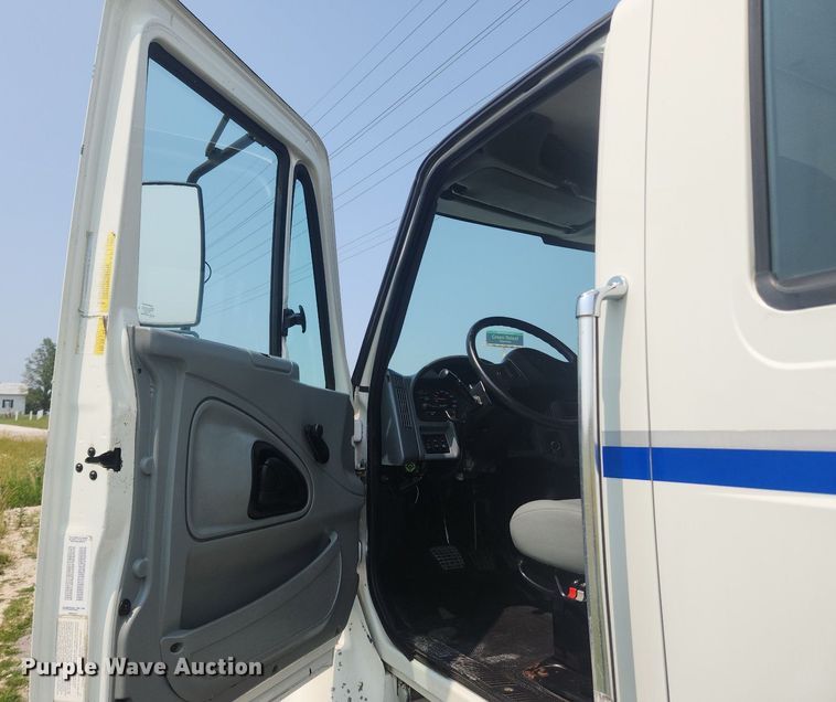 image for item OK9569 2006 International 7300  dump truck