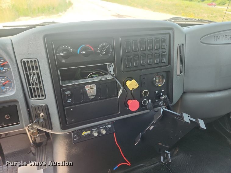 image for item OK9569 2006 International 7300  dump truck