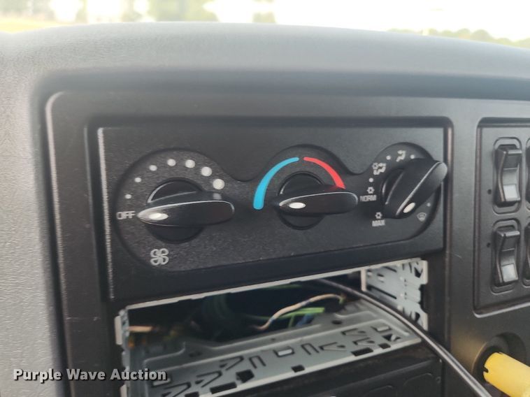 image for item OK9569 2006 International 7300  dump truck